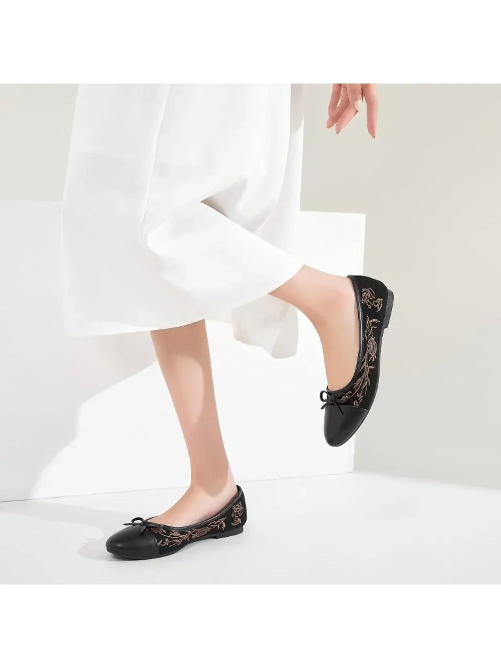 Women's Black Flats Shoes with Pomegranate Embroidery with Bow Comfortable